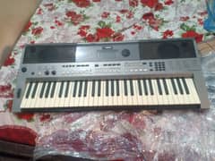 Yamaha PSR E443