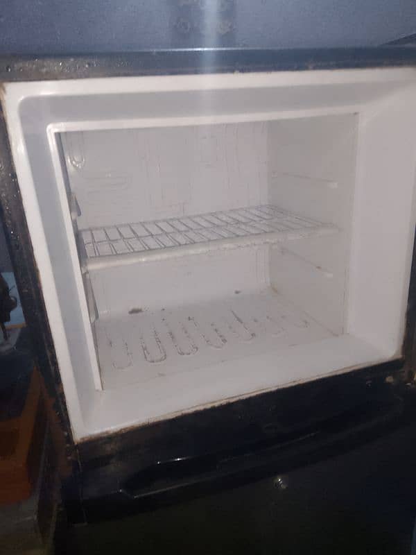 fridge good condition 03200097448 3