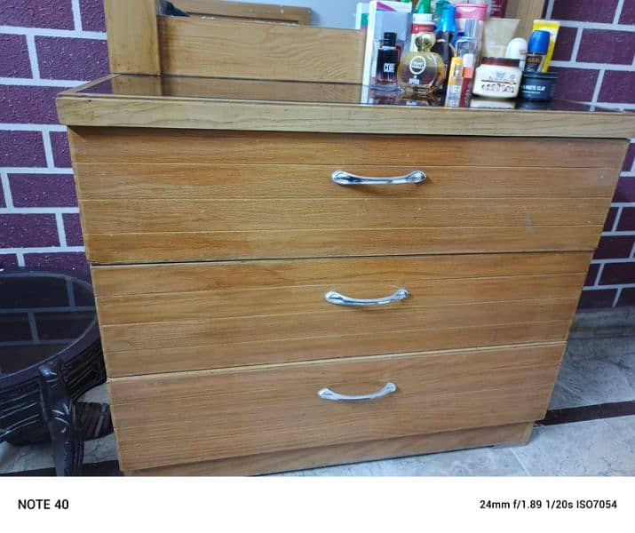 wood bed with 2 side table & dressing table 4