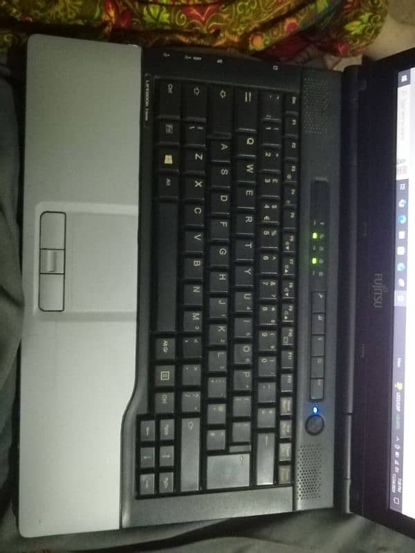 Fujitsu Lifebook S Series leptop 6