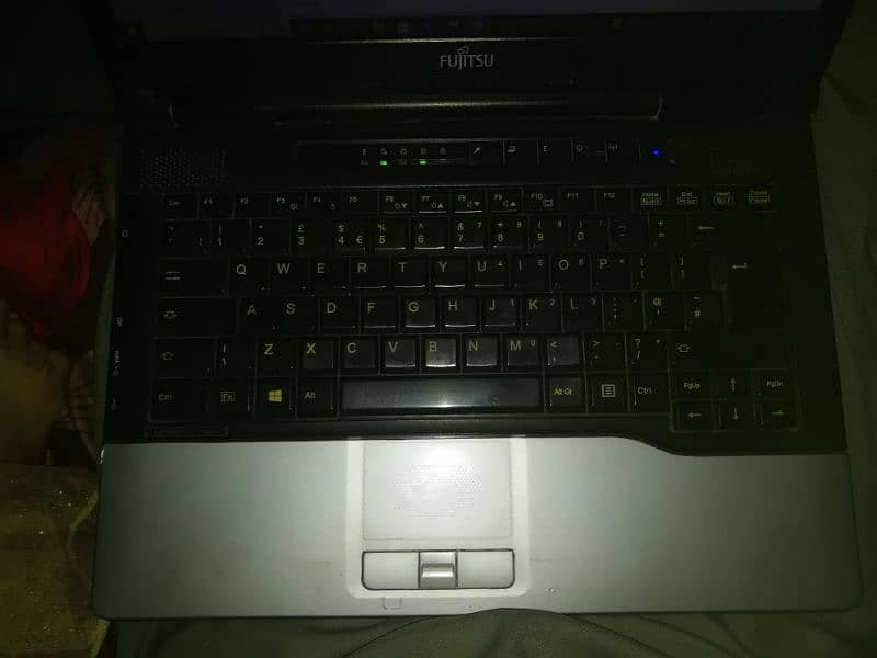 Fujitsu Lifebook S Series leptop 8