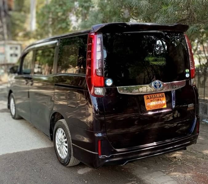 Toyota Noah voxy 2016 hybrid 3