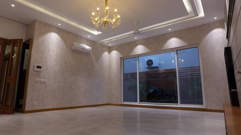 1 KANAL ROYAL DESIGN LUXURY VILLA FOR SALE NEAR TO PARK 29