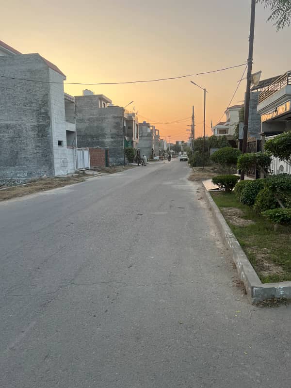 5 marla plot for sale , Palm villas opposite to sozo water park main canal road Lahore 4