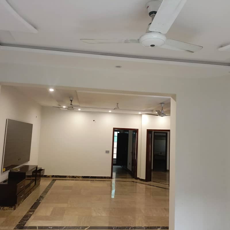 10 Marla House For Sale in Bahria Town Lahore. 24