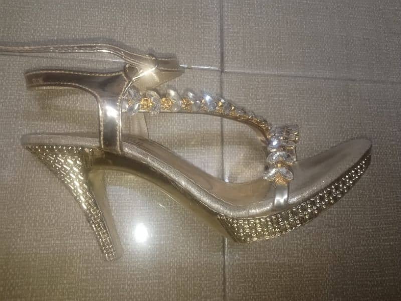 Bridal heel 1