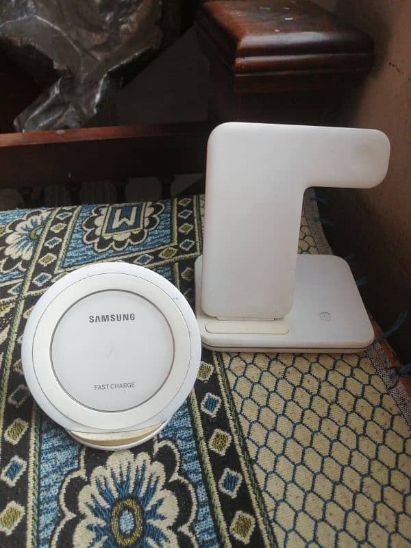 3 1n 1 fast wireless charger and Samsung wireless charger 0