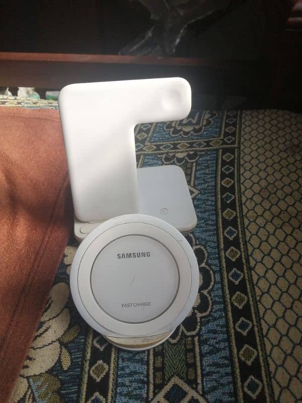 3 1n 1 fast wireless charger and Samsung wireless charger 3