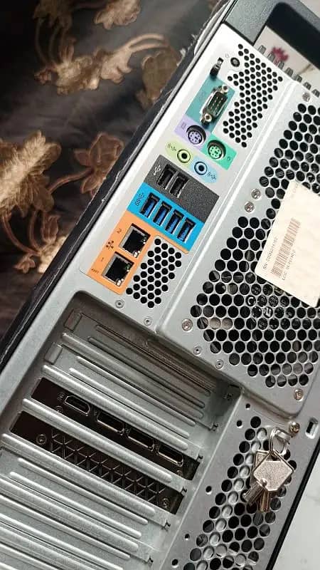 Hp Workstation Xeon Z 840  16 + 16 30 Core total 8