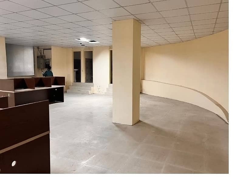 Investment Corridor And Builders Proudly Offer Area 1200 Square Feet Corporate Office Available For Rent in Main Boulevard Road Gulberg 3 Lahore 2