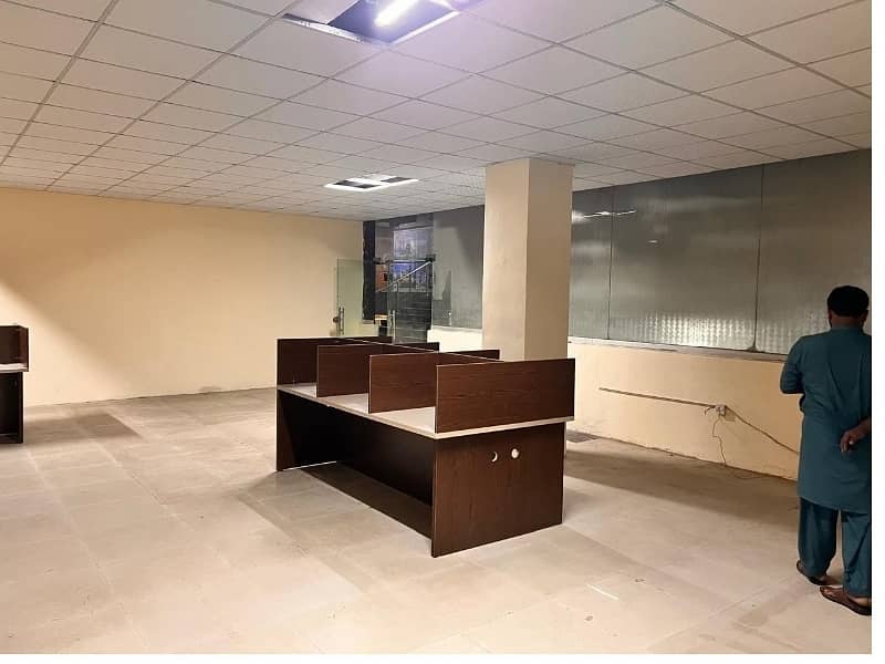 Investment Corridor And Builders Proudly Offer Area 1200 Square Feet Corporate Office Available For Rent in Main Boulevard Road Gulberg 3 Lahore 7