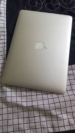 Macbook Air Early Brand new Condition