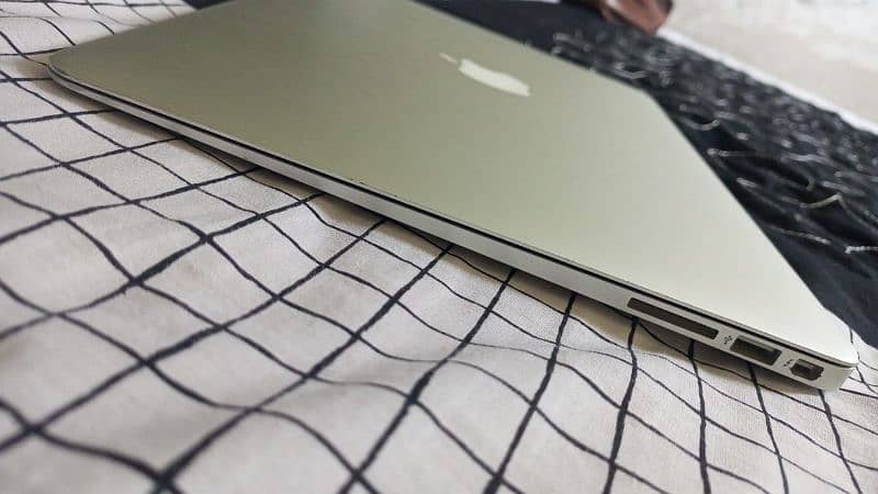 Macbook Air Early Brand new Condition 2