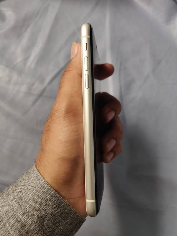 iphone 11 non pta fu  10/10 64gb 7