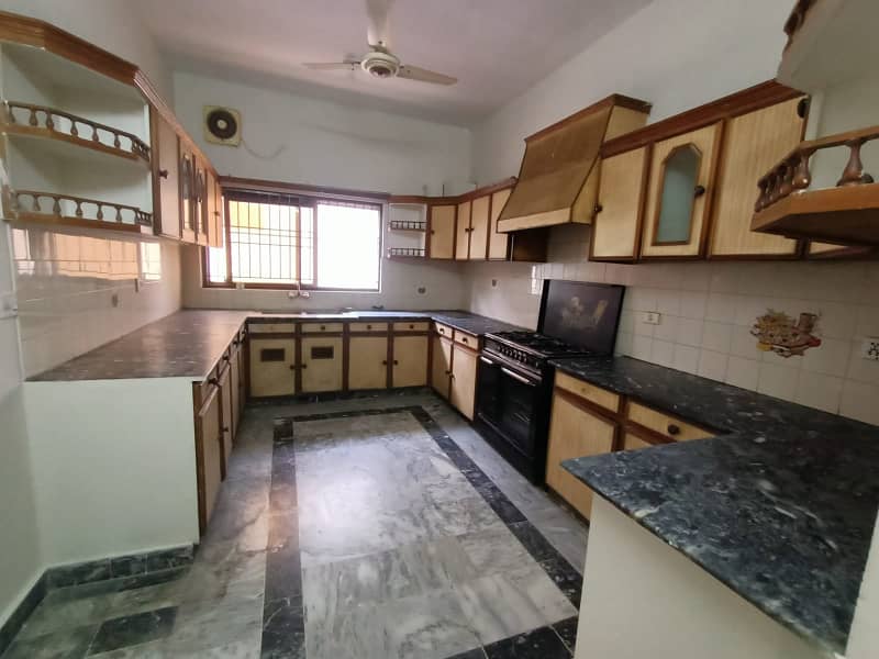 01 Kanal Luxury Beautiful Upper Portion Available For Rent in DHA Phase 4 Lahore Cantt 3