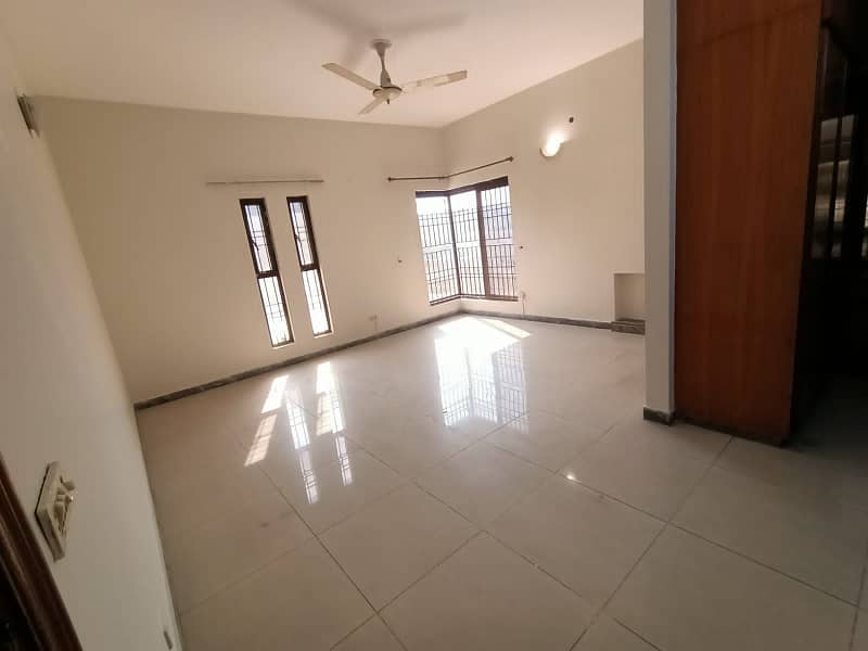 01 Kanal Luxury Beautiful Upper Portion Available For Rent in DHA Phase 4 Lahore Cantt 7