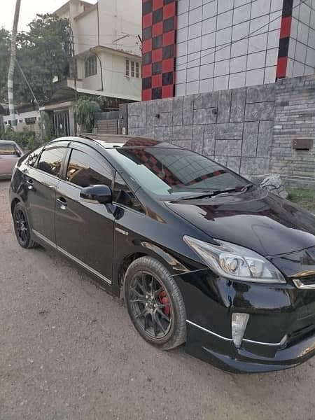 toyota prius G touring with panoramic roof 2