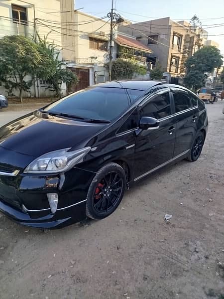 toyota prius G touring with panoramic roof 3