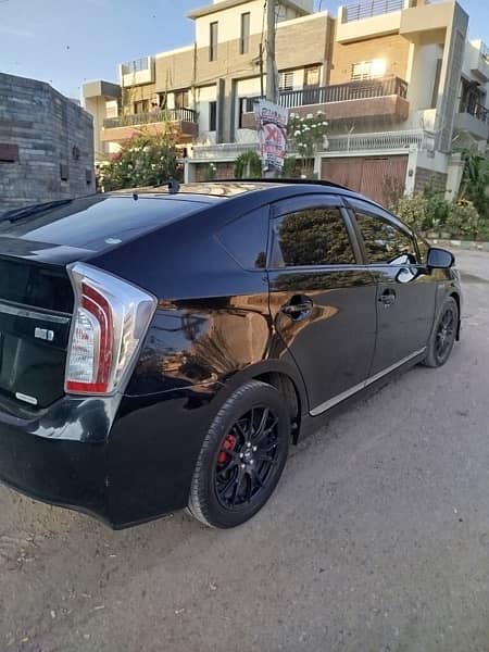 toyota prius G touring with panoramic roof 4