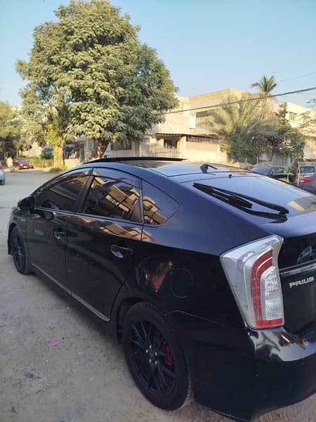 toyota prius G touring with panoramic roof 9