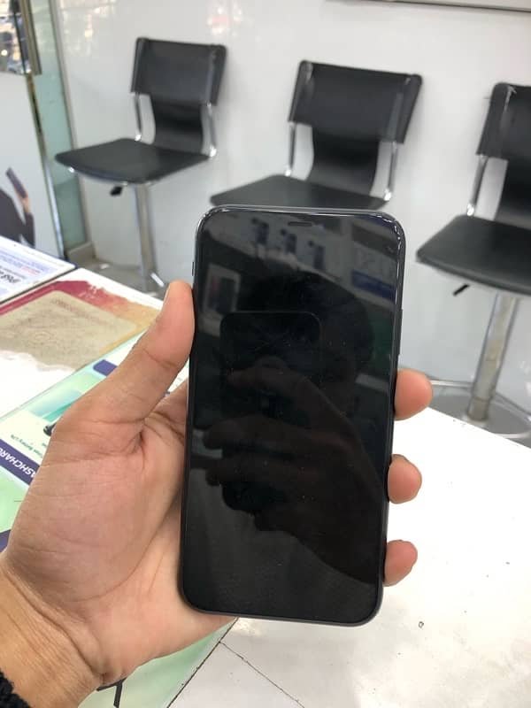 iPhone XR 1