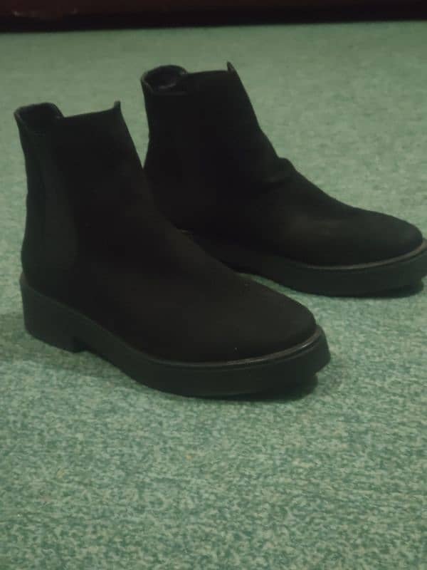 Chelsea suede boots original Branded (glamourus uk size 8) 2