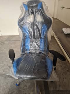 Gaming and office chair with many features