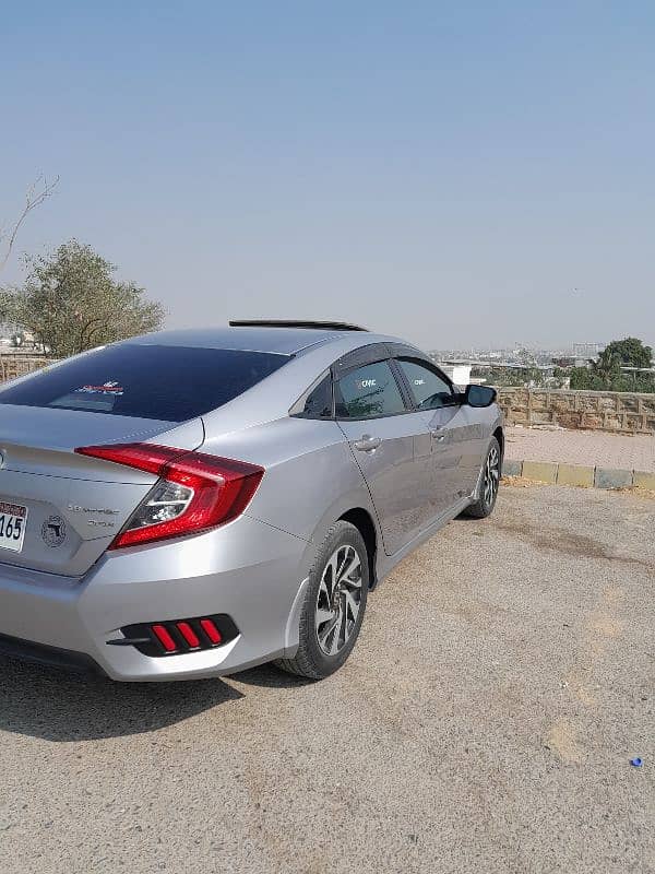 Honda Civic Oriel 2018 4