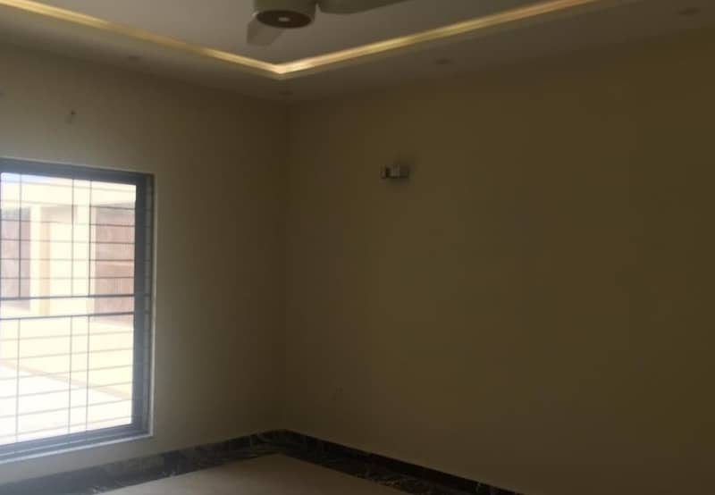 01 KANAL DESIGNER LUXURY UPPER PORTION AVAILABLE FOR RENT 8