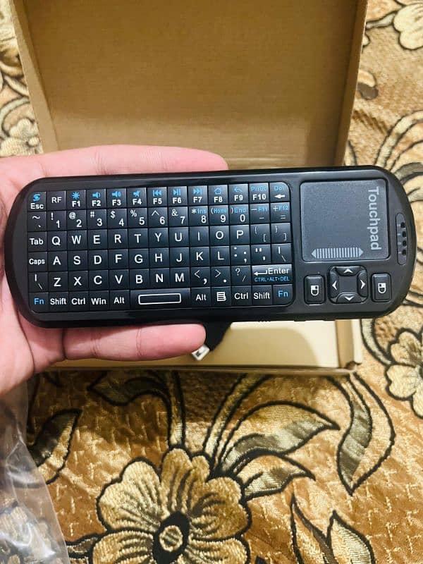 World's mini Wireless keyboard mouse 0