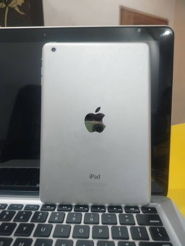 iPad Mini - 32GB - Wi-Fi - Excellent Condition 1