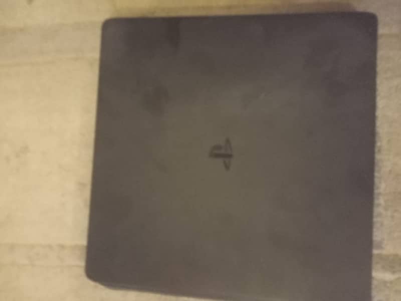 playstation 4 slim 500gb with 2 extra controllers 4