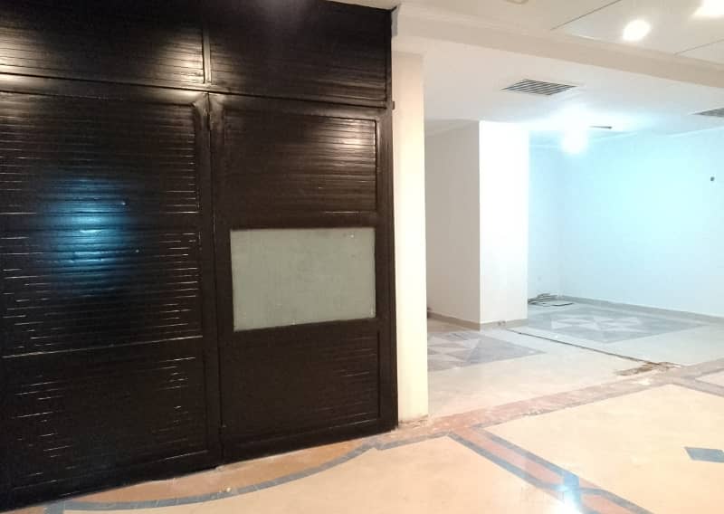 1300 Square Feet Brand New Corporation Office For Rent At Main Boulevard Gulberg 3 Lahore 3