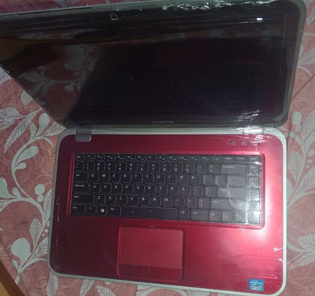 DELL laptop i3 third generation 4/520 gb 0