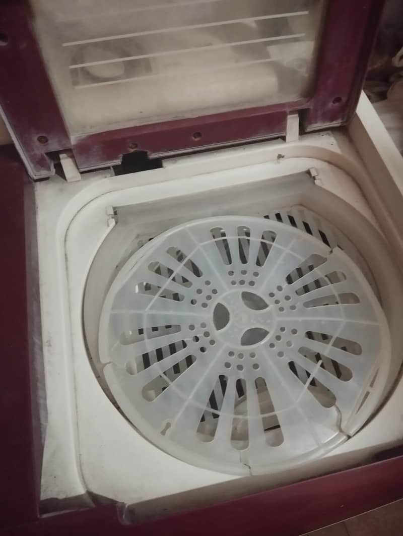 washing and drying machine in best condition use at home 1