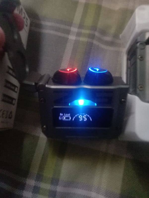 M25 airbuds with 2 packs 3