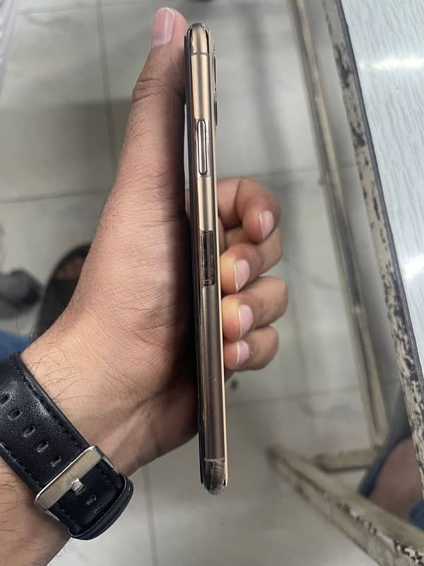 iPhone 11 Pro Max PTA approved 10/10 6