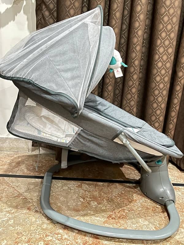 Mastela 3-in-1 Deluxe Multi-Functional Bassinet – electric baby cot 5