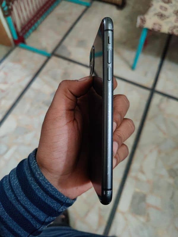 iPhone 11 urgent sale 5