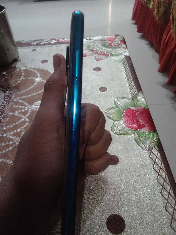 redmi not 9s 6/128 back brack ha Thore se baki all OK h 3