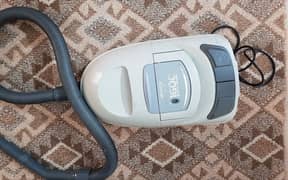 Hitachi 1600 Watts Vacuum Cleaner - Powerful Cleaning Solution