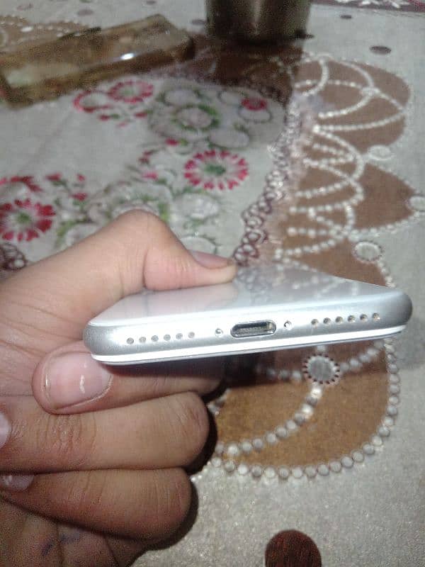 iphone 8 for sale condition 10/10 5