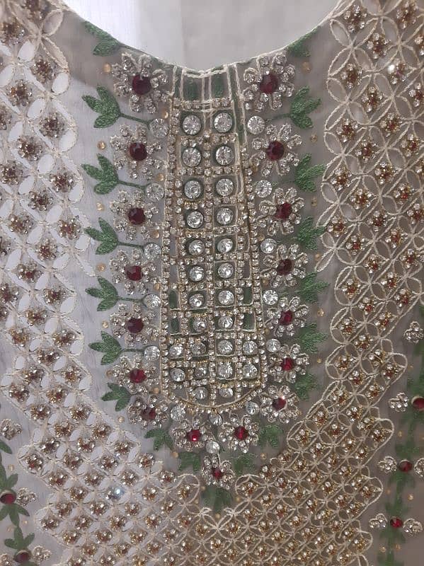 fully kaamvala kurta with dopatta in a very good condition . 1