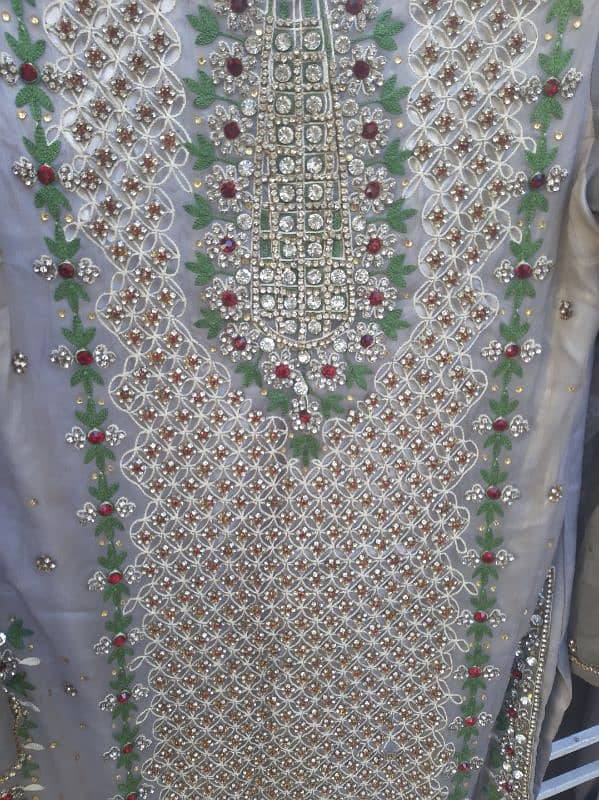 fully kaamvala kurta with dopatta in a very good condition . 4