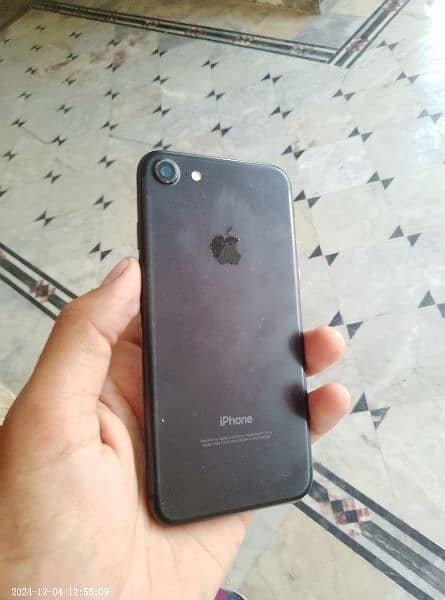 iPhone 7  32gb 10by10 condition all ok 1