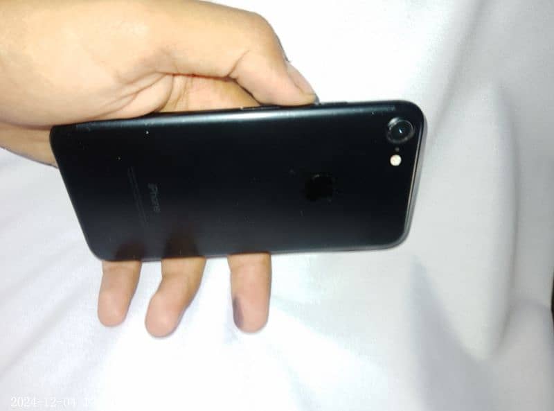 iPhone 7  32gb 10by10 condition all ok 4