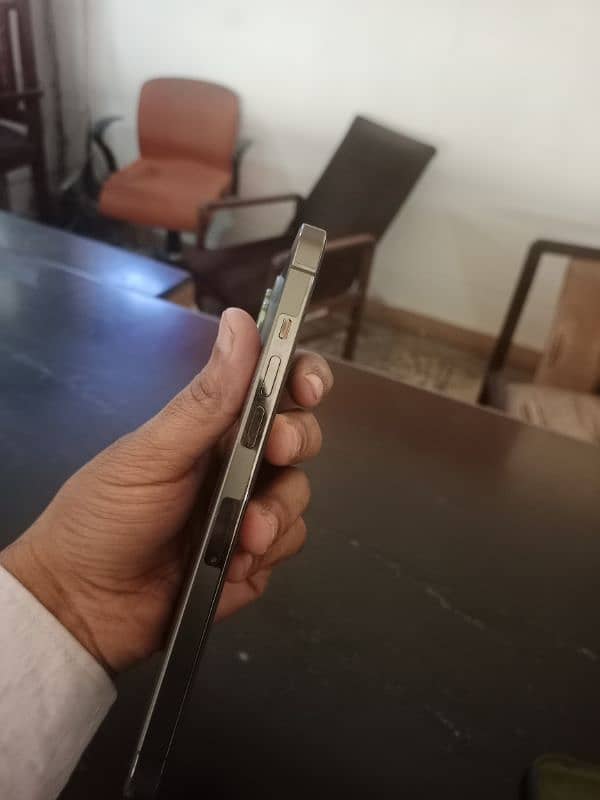 I phone 12 pro max 128gb 4