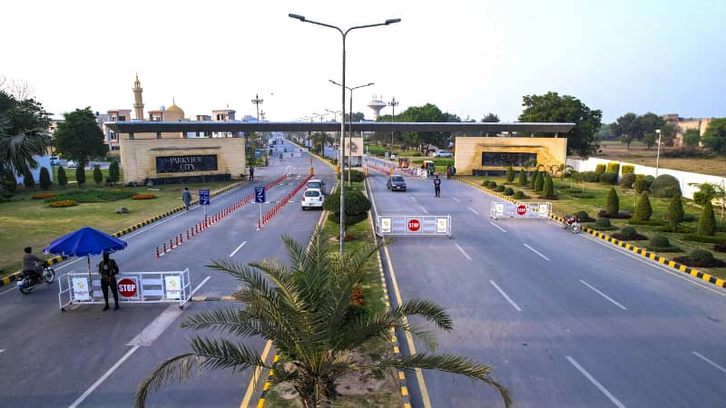 10 Marla 1000 Series Facing Park Prime Location Plot For Sale in Crystal Block Park View City Lahore 3