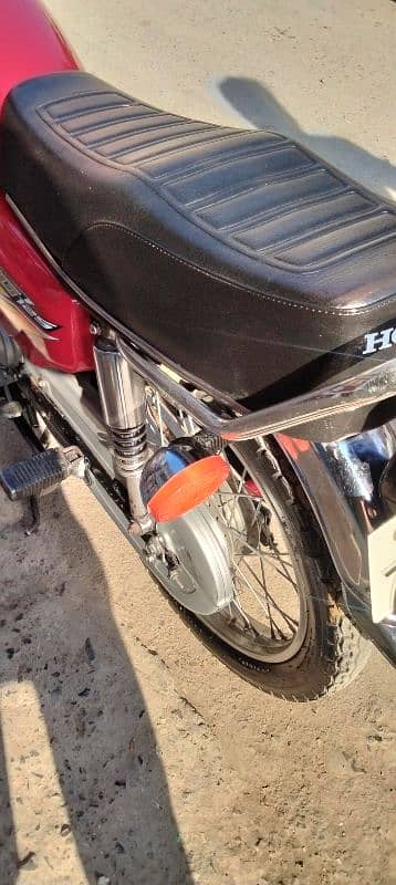 Honda 125 cc for sal fil and baio matric available and computer number 6