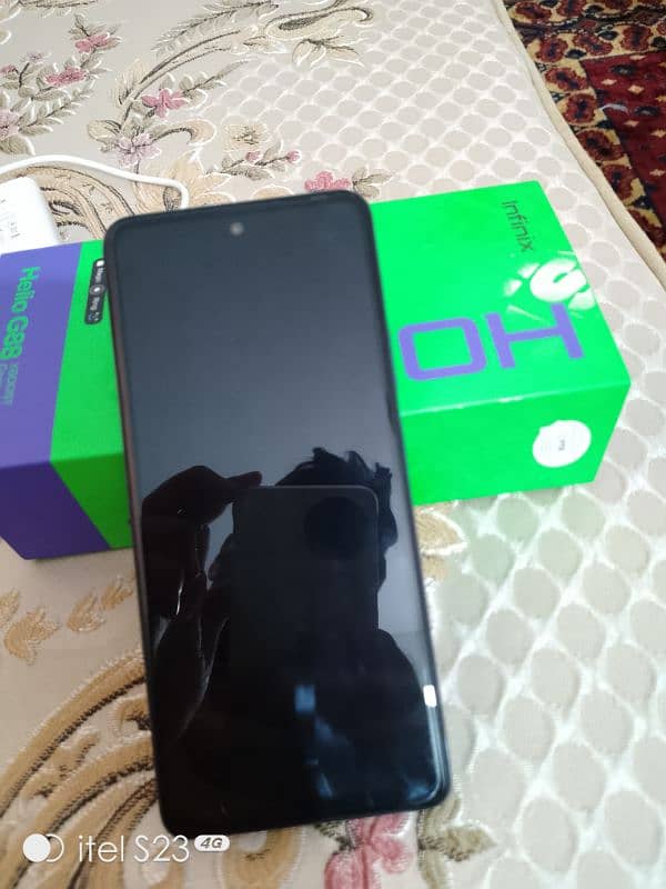 Infinix HOT 40.8+8Gb Ram, 256gb Memory. 33W charger. 10 month warranty 11